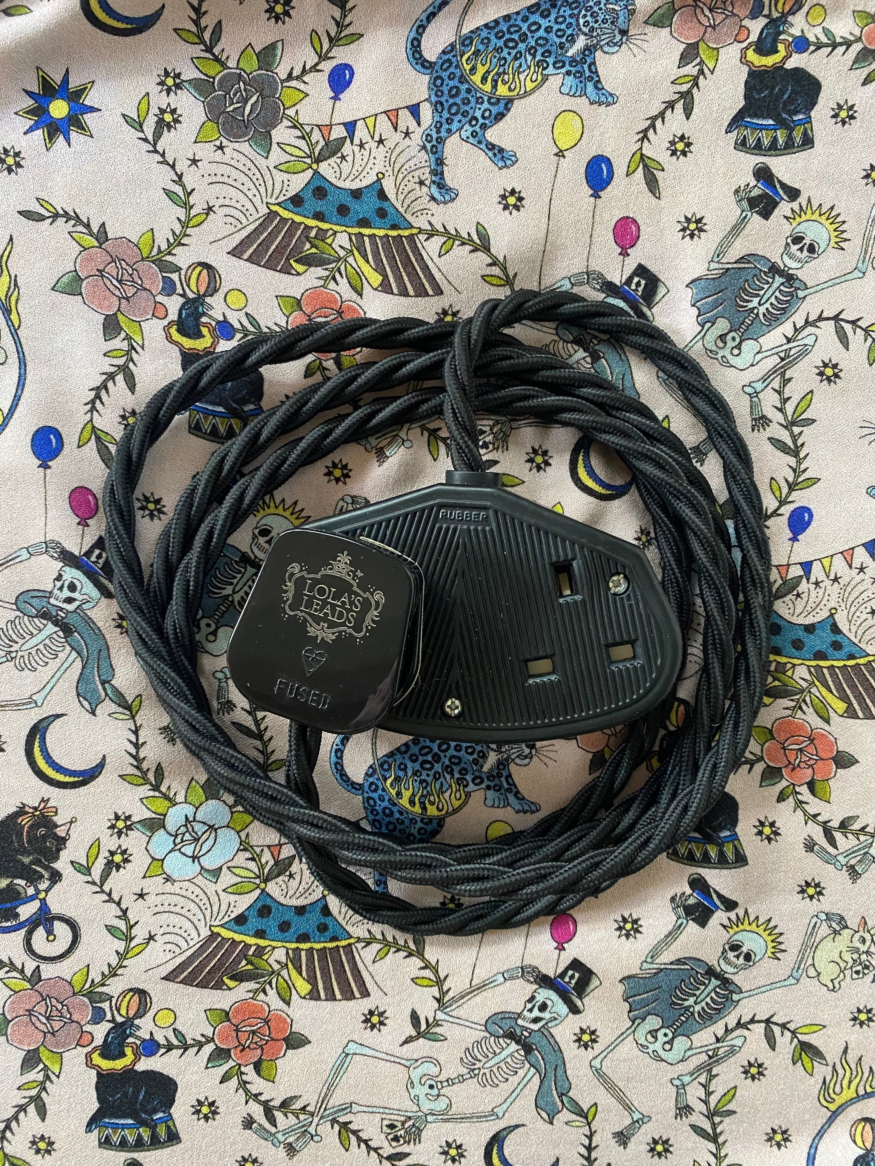 Lola's Leads Black Fabric Covered Extension Cable