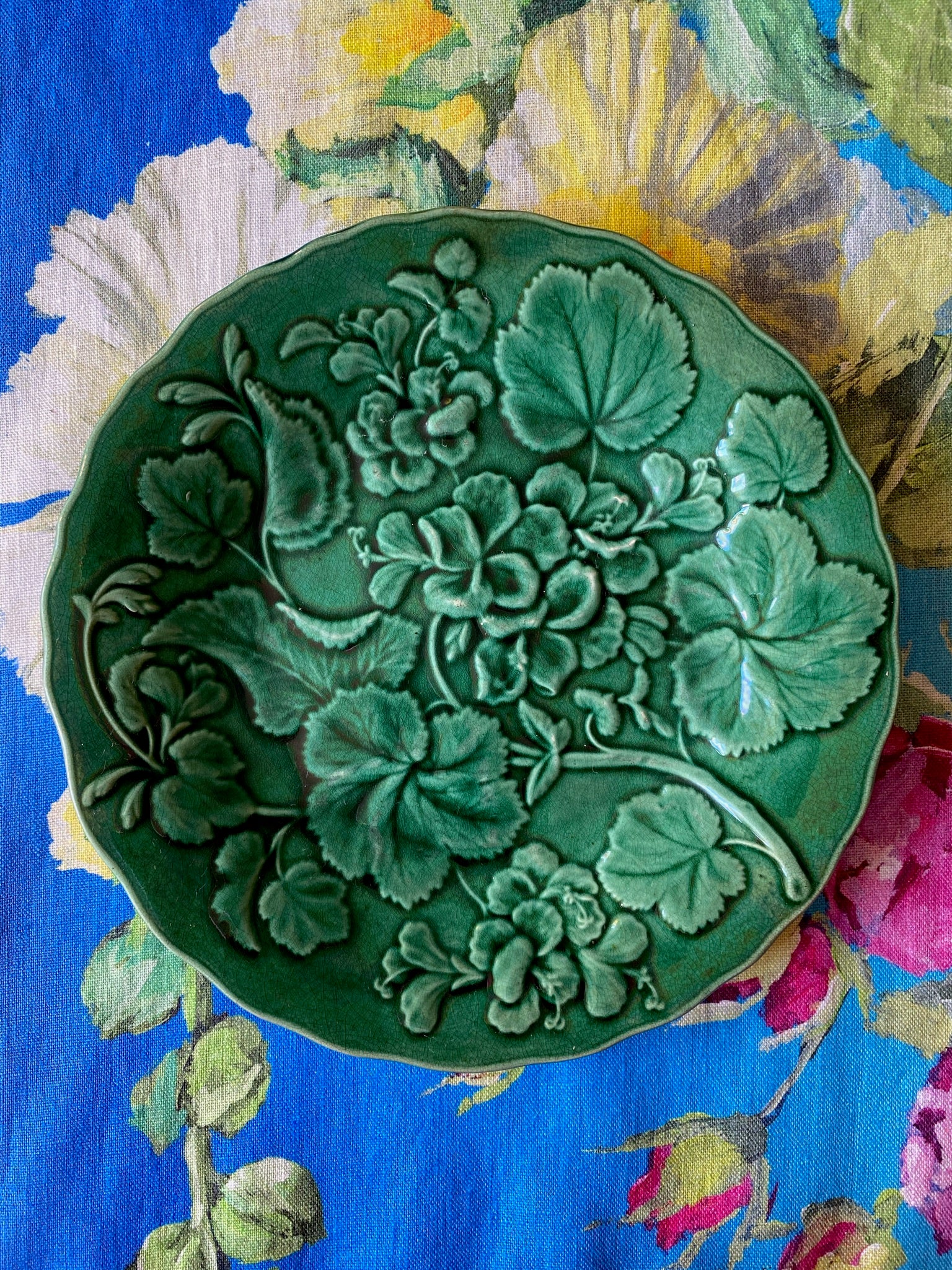 Antique Green Majolica Strawberry Bush Plate