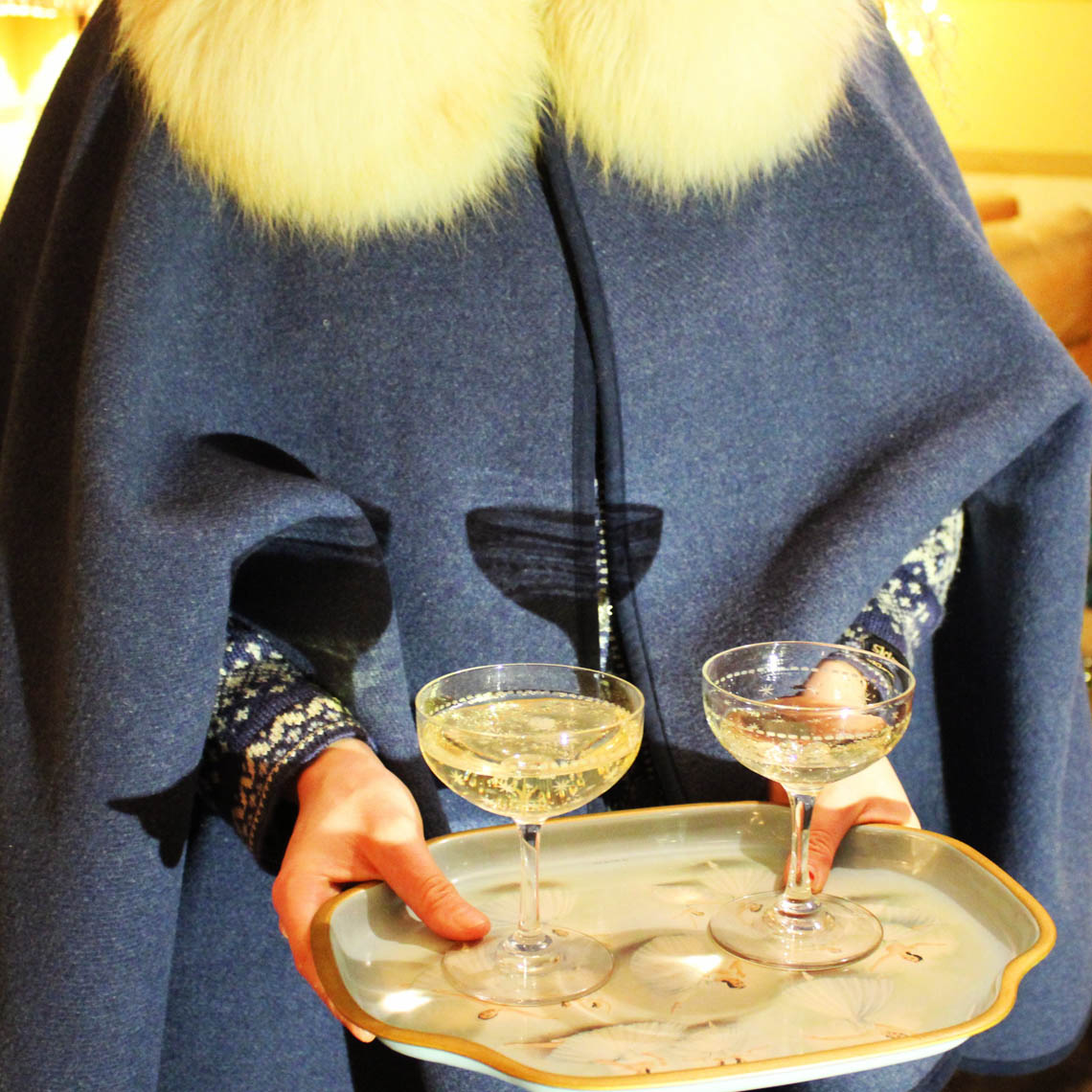 white fur collar