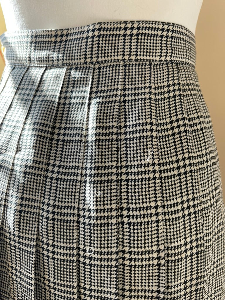 Vintage Dog Tooth Pleated skirt by Gaston &amp; Jaunet Paris