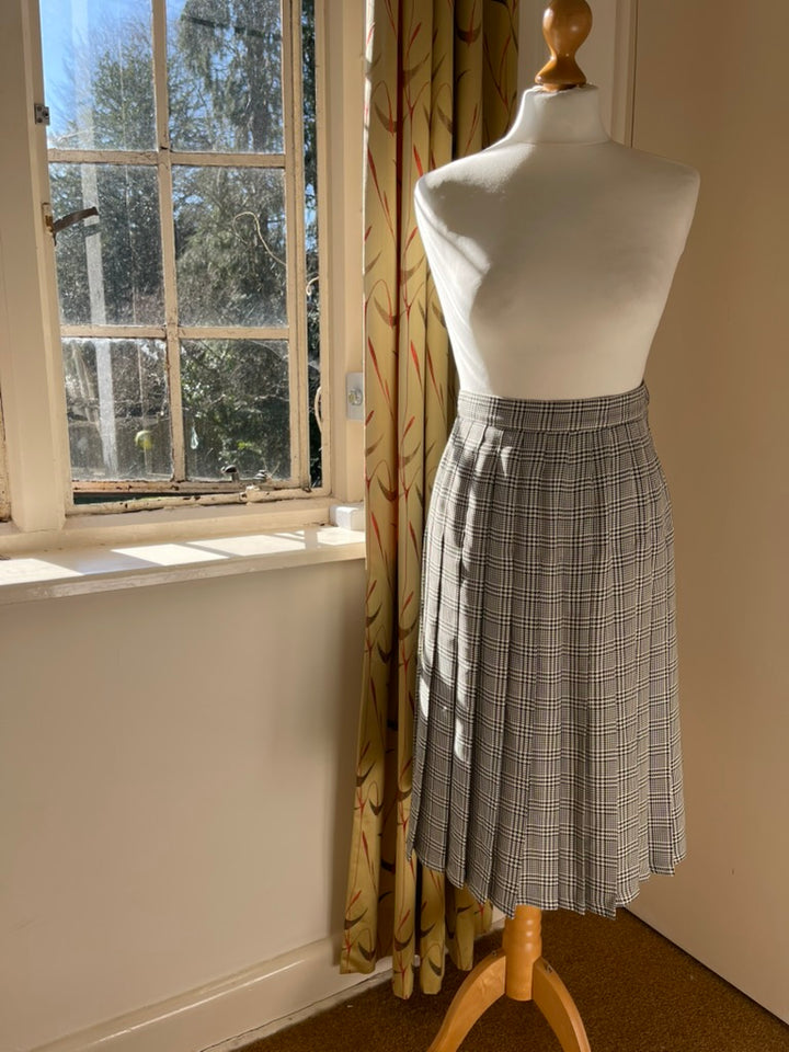 Vintage Dog Tooth Pleated skirt by Gaston &amp; Jaunet Paris