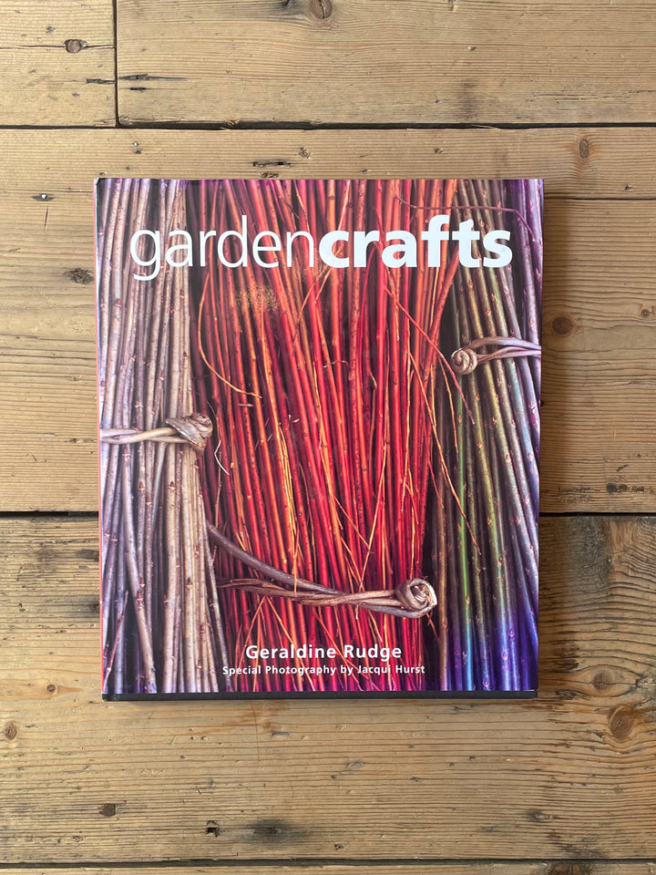 Garden Crafts by Geraldine Rudge
