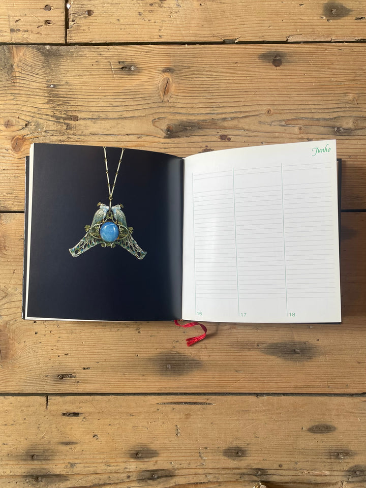 Lalique jewellery Calendar in Portuguese