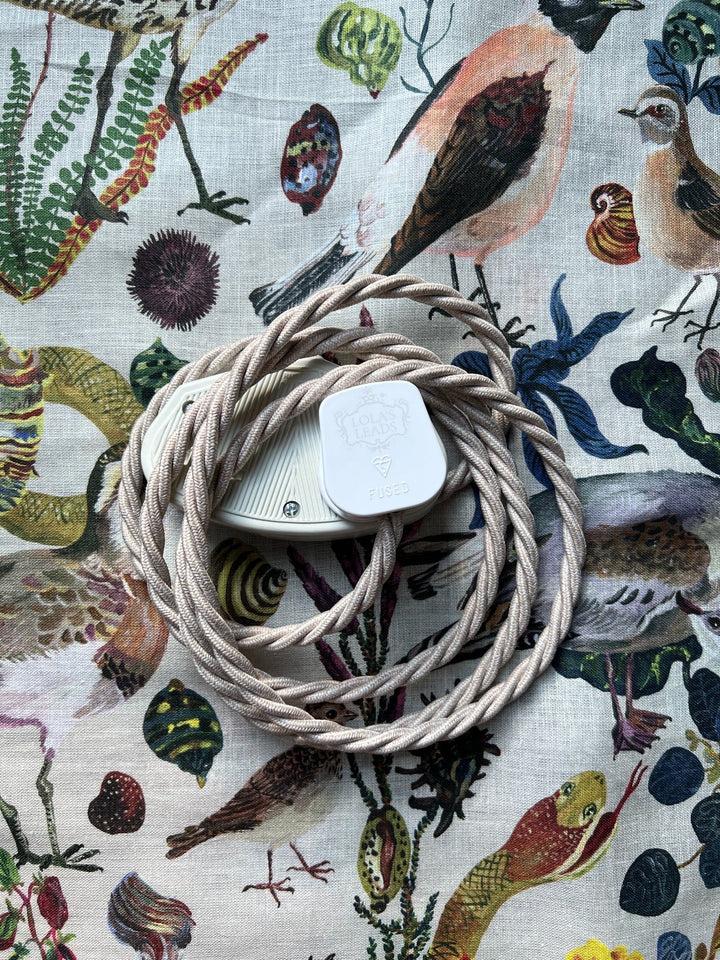 Pebble - Lola&