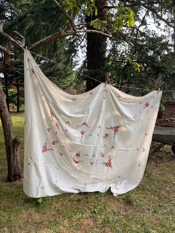 Large Rose &amp; Lace Embroidered Tablecloth with Napkins