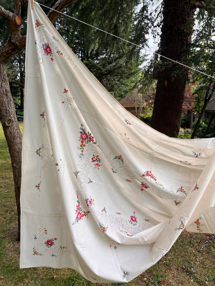 Large Rose &amp; Lace Embroidered Tablecloth with Napkins