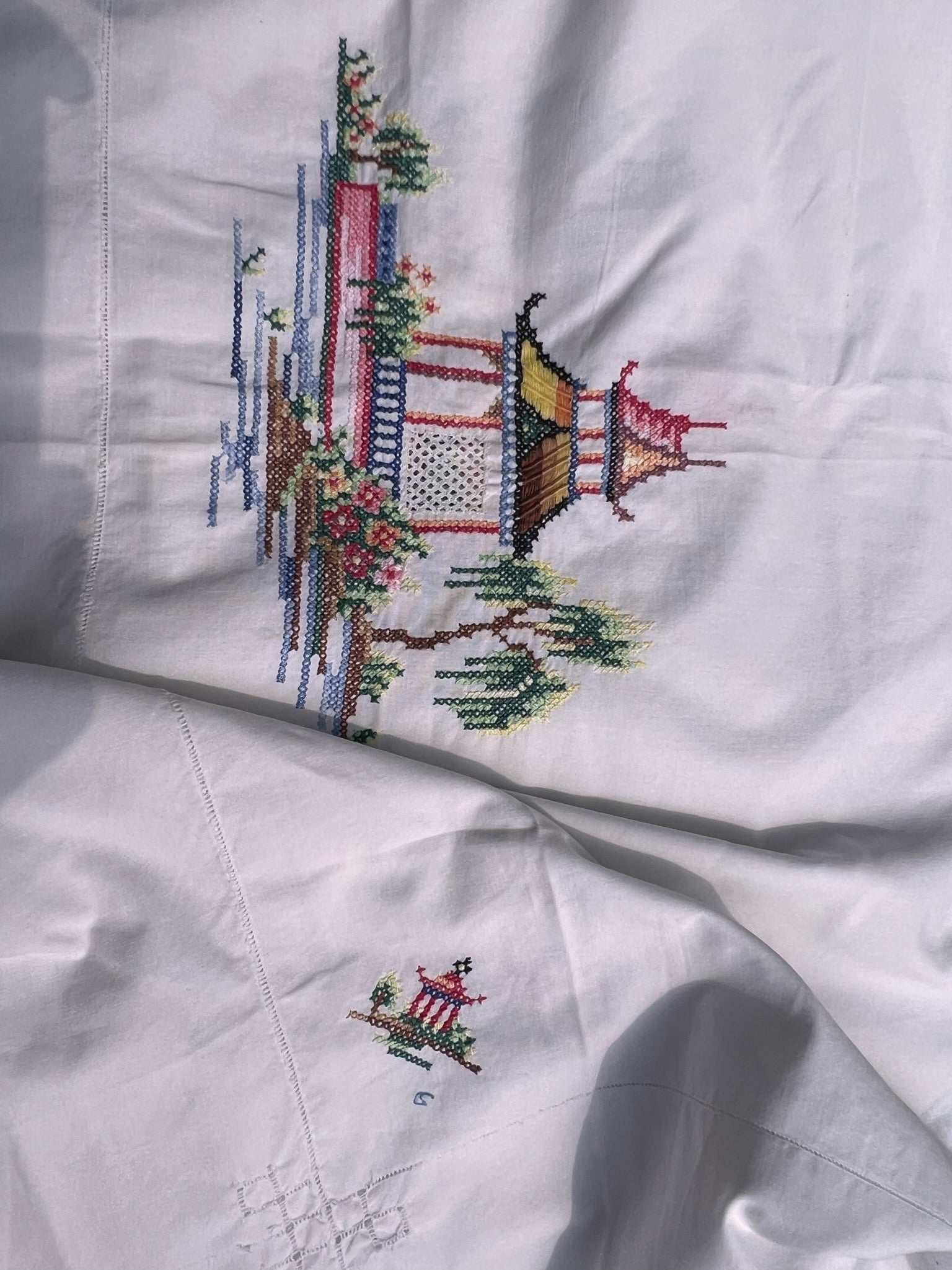 Pagoda - Embroidered Tablecloth