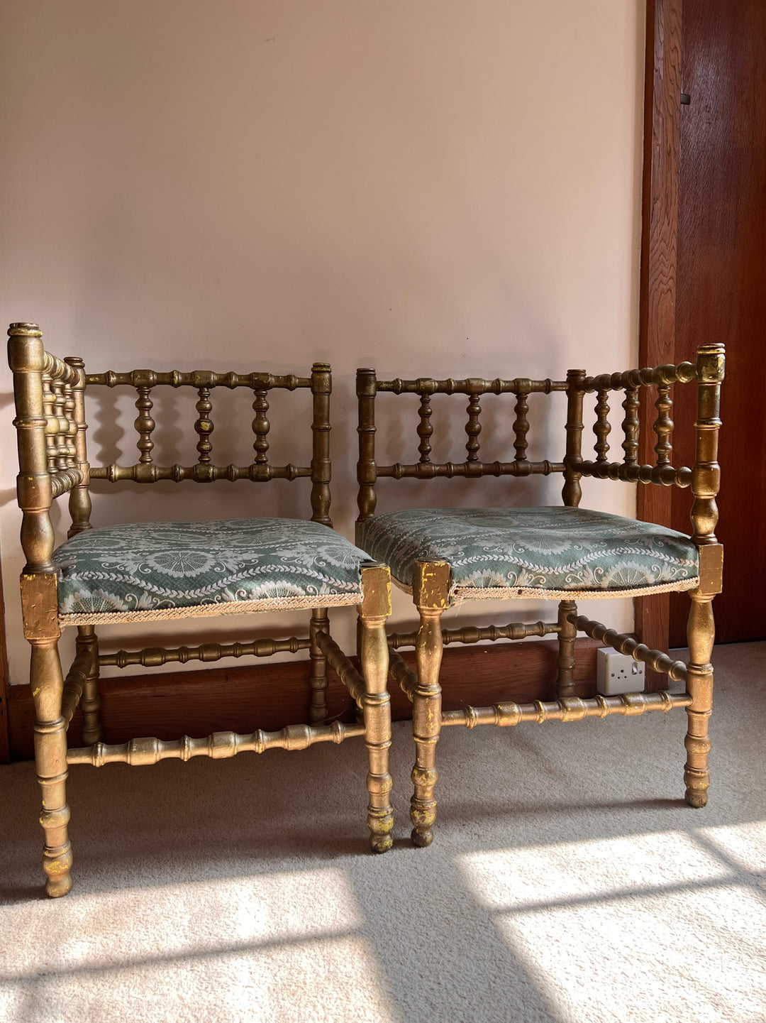 Small Bobbin Corner Chair