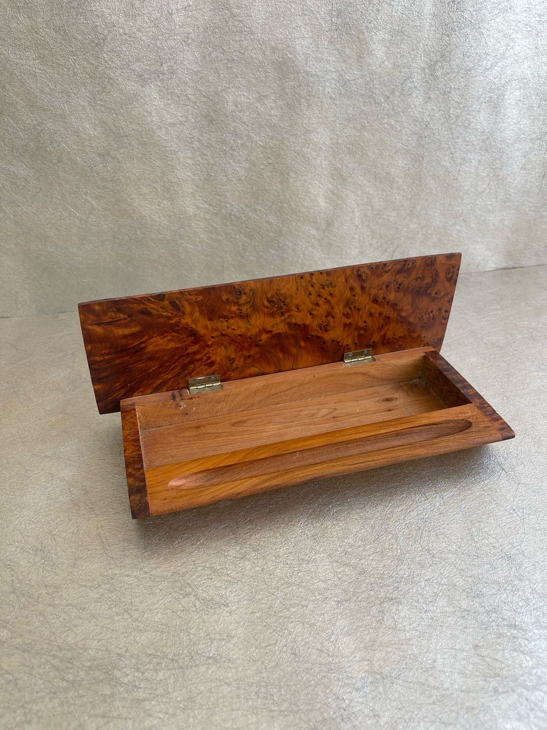 Thuya Wood Pen Holder