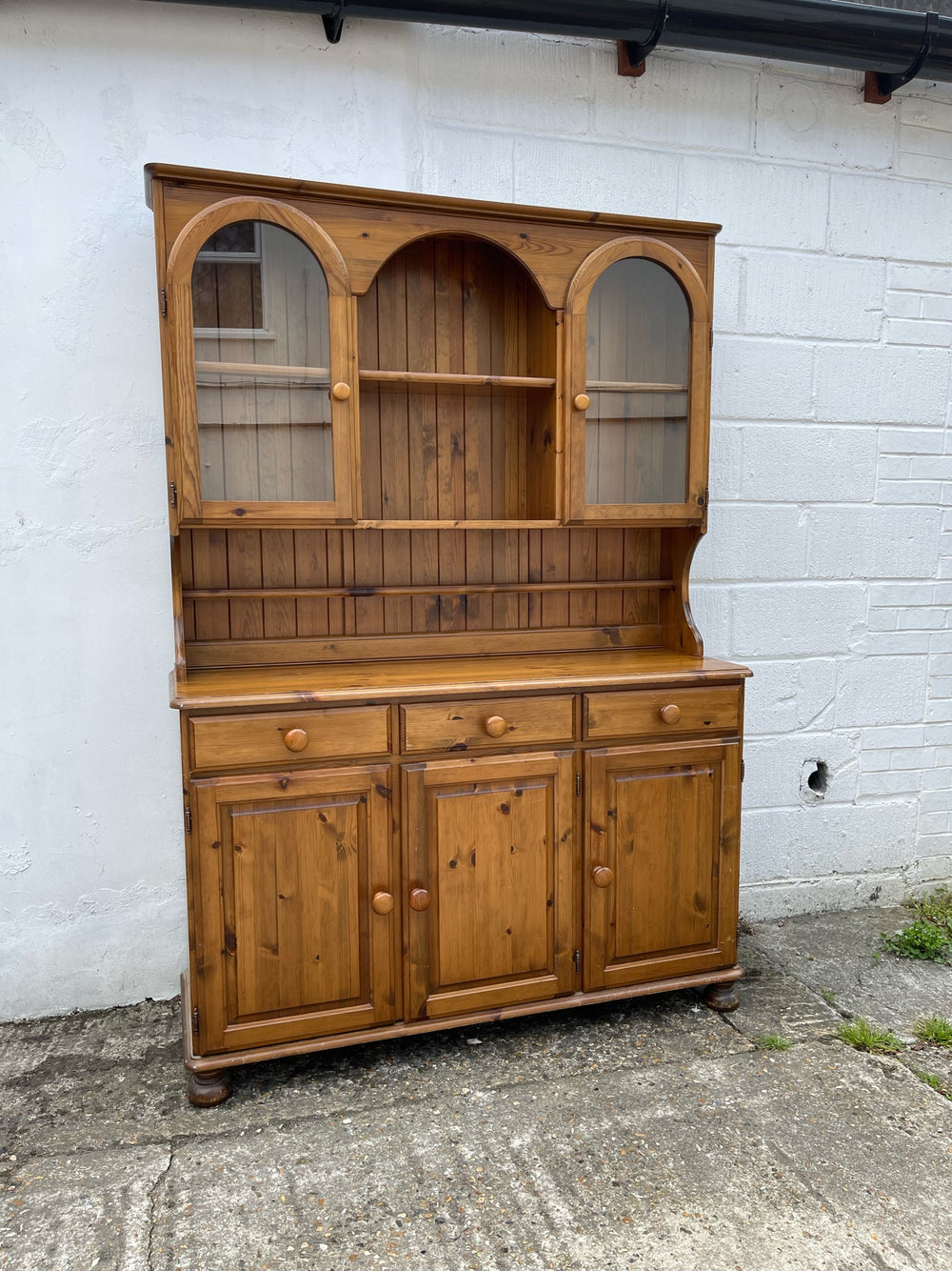 Victoria Ducal Pine Dresser