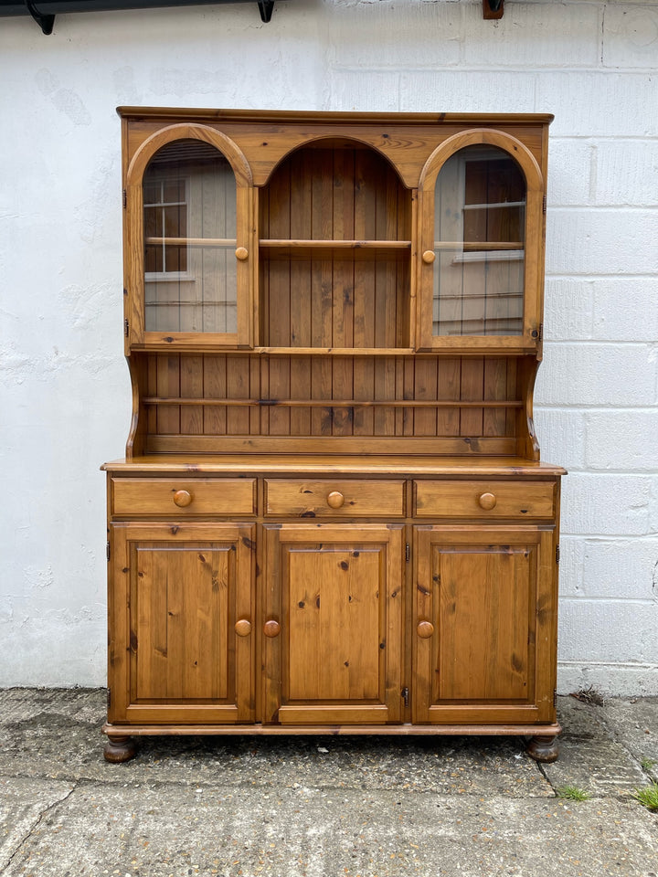 Victoria Ducal Pine Dresser