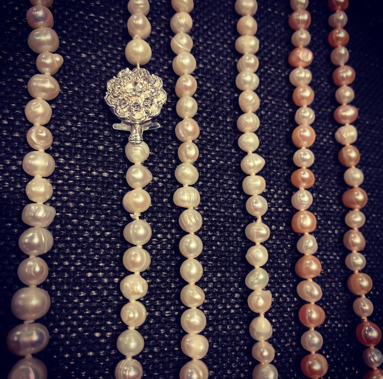String your own pearl necklace Workshop Lunch & Fizz... 18th Mar. 23