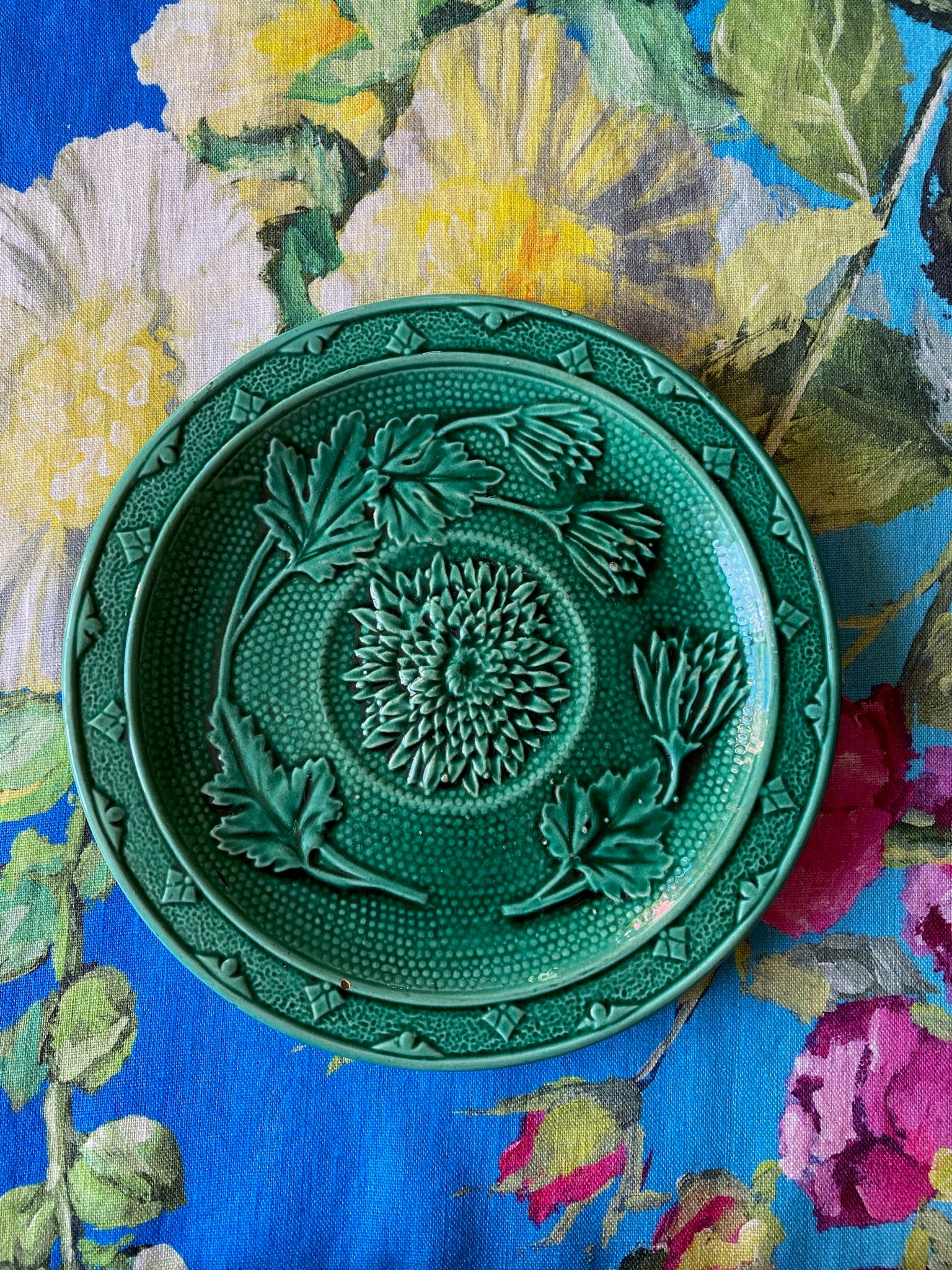 Antique Green Majolica Chrysanthemum Plate