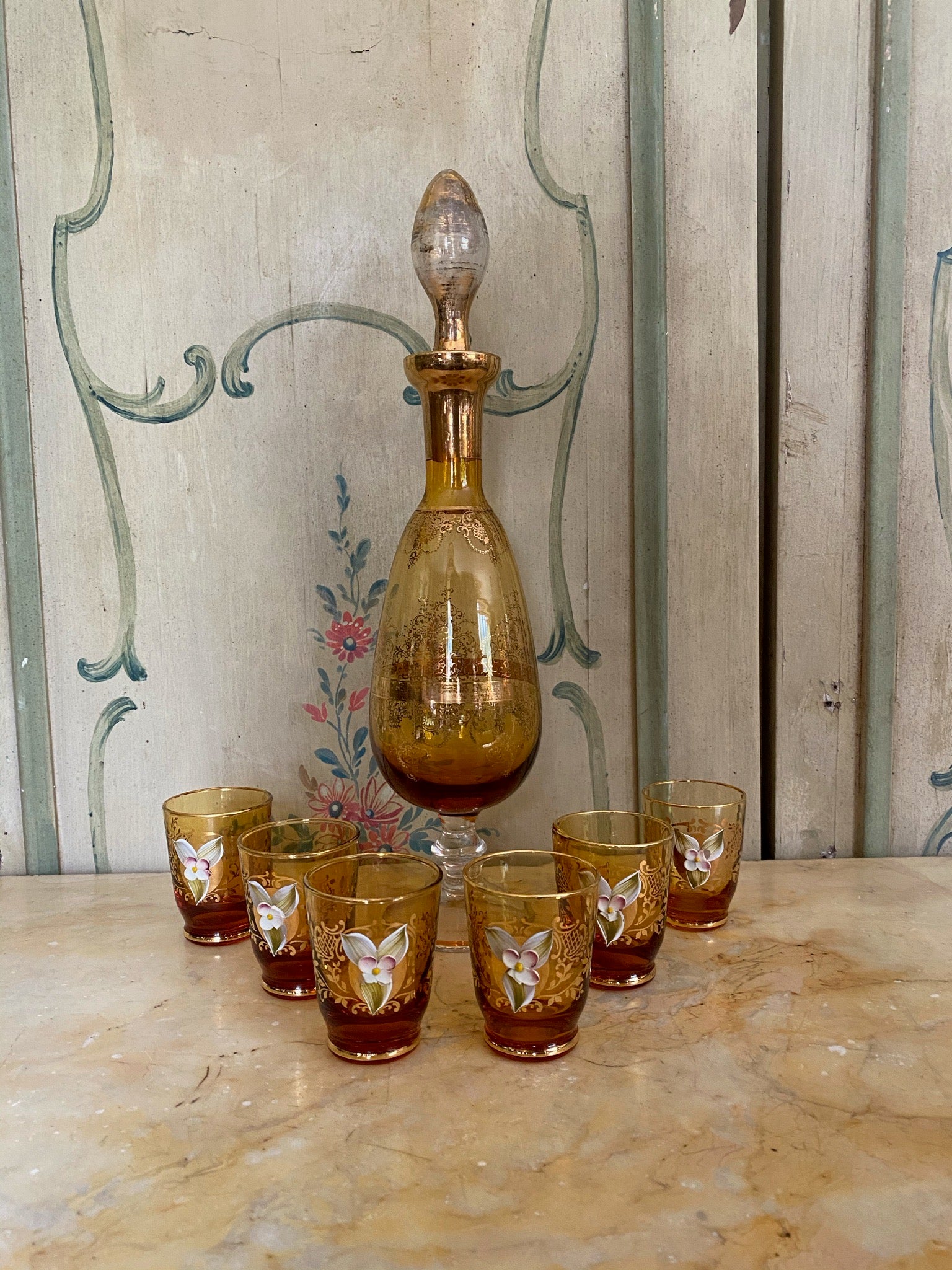 Amber Mid Century Moroccan Style Decanter & Liqueur GlassesAmber Mid Century Moroccan Style Decanter & Liqueur Glasses