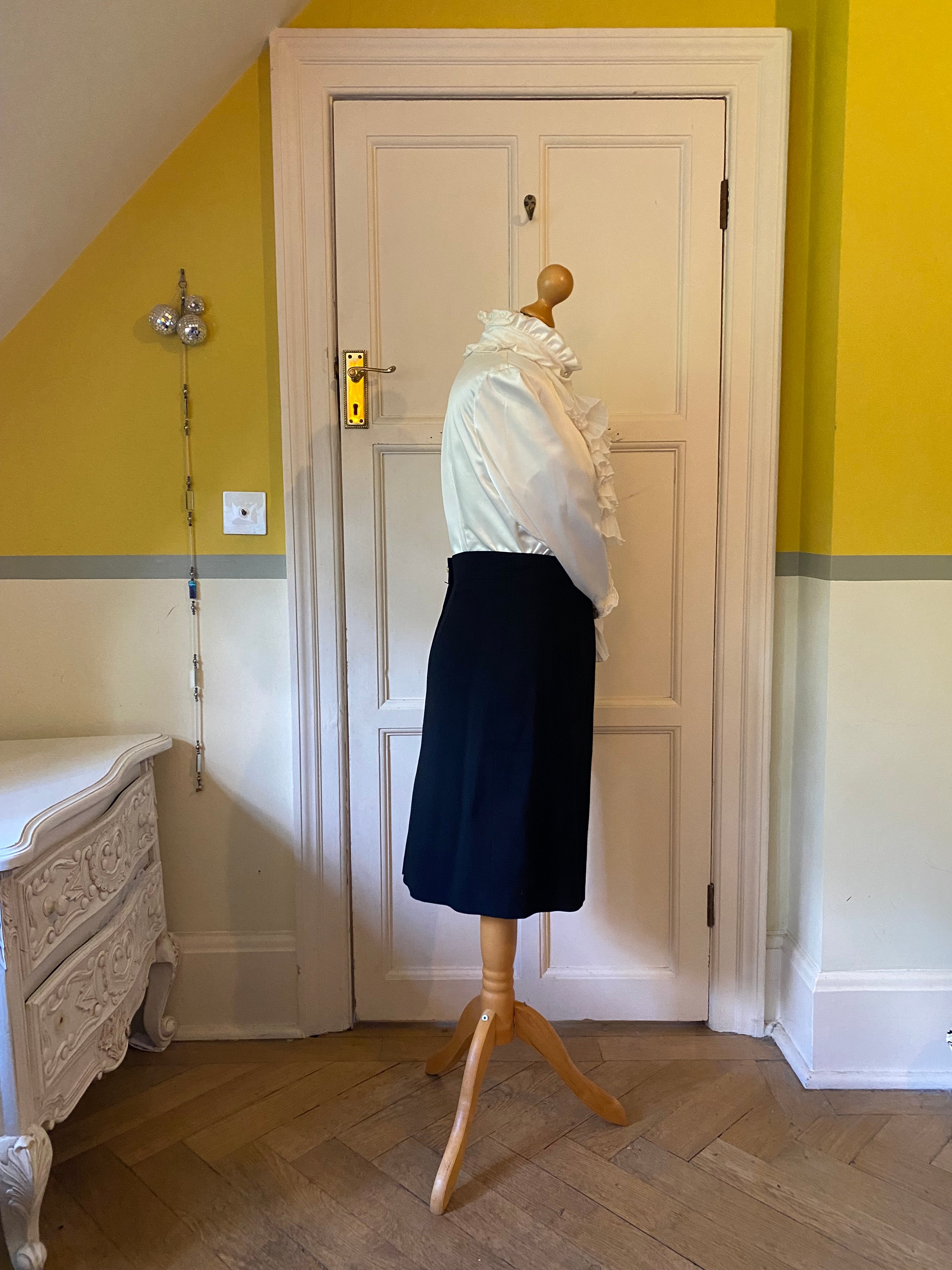 Laurél Black Wool Midi Pencil Skirt