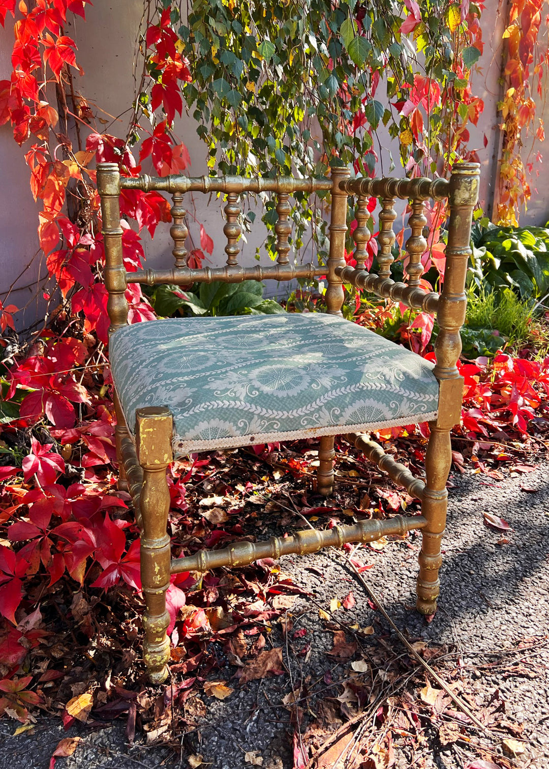 Small Bobbin Corner Chair