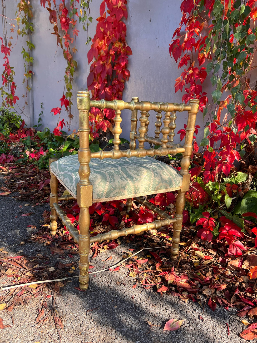 Small Bobbin Corner Chair