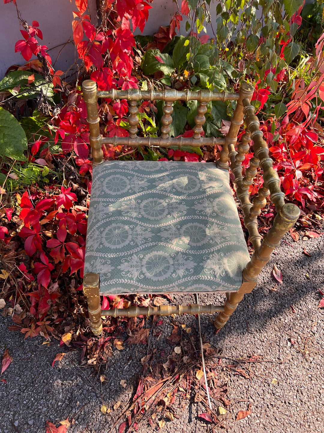 Small Bobbin Corner Chair